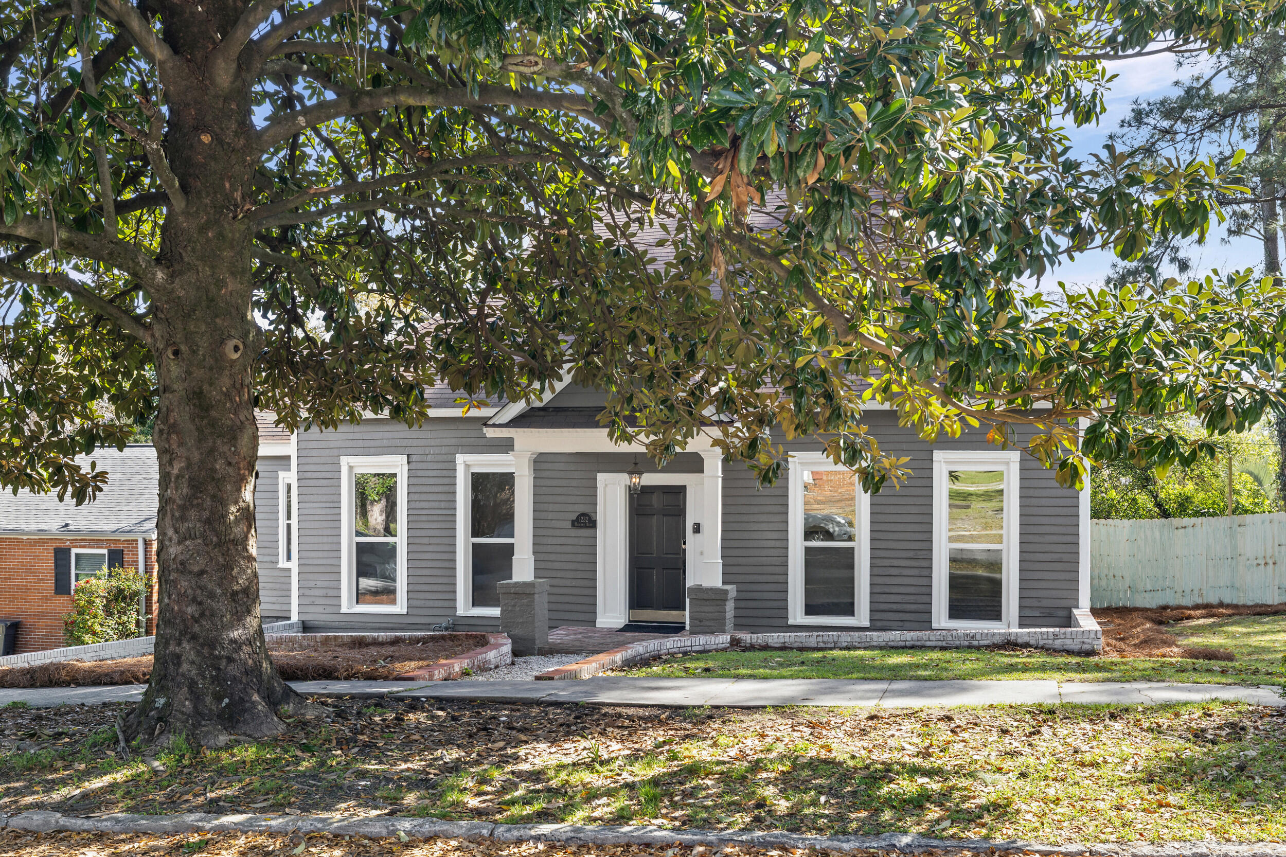 1232 Hickman Rd