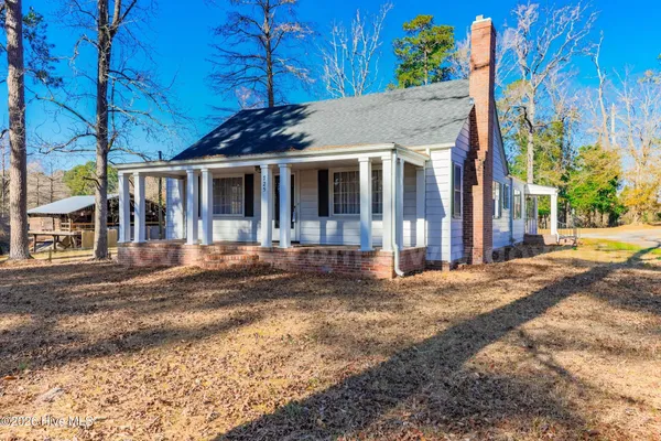 $230,000 | 725 East Southerland Street, Wallace, NC 28466
