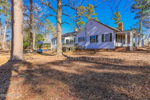 $230,000 | 725 East Southerland Street, Wallace, NC 28466