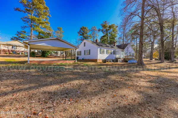 $230,000 | 725 East Southerland Street, Wallace, NC 28466