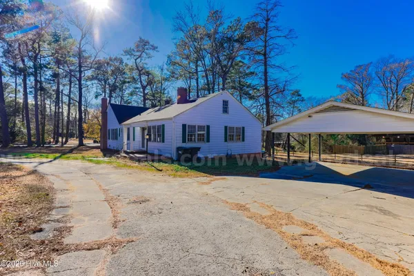 $230,000 | 725 East Southerland Street, Wallace, NC 28466