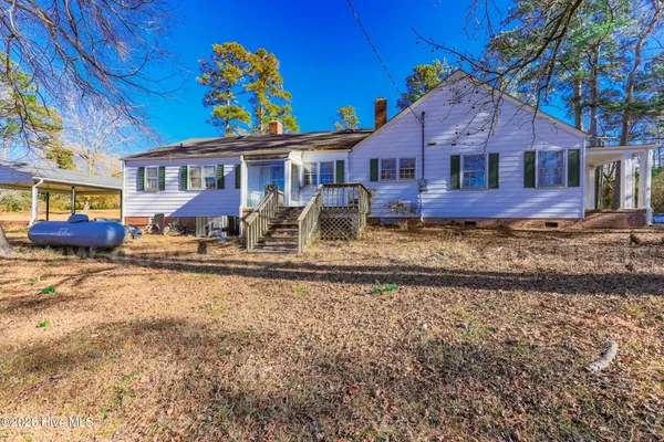$230,000 | 725 East Southerland Street, Wallace, NC 28466