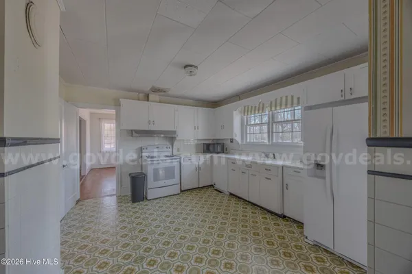 $230,000 | 725 East Southerland Street, Wallace, NC 28466