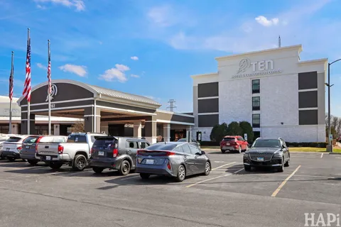 $1,300 | 6175 West Grand Avenue, Unit 1004, Gurnee, IL 60031