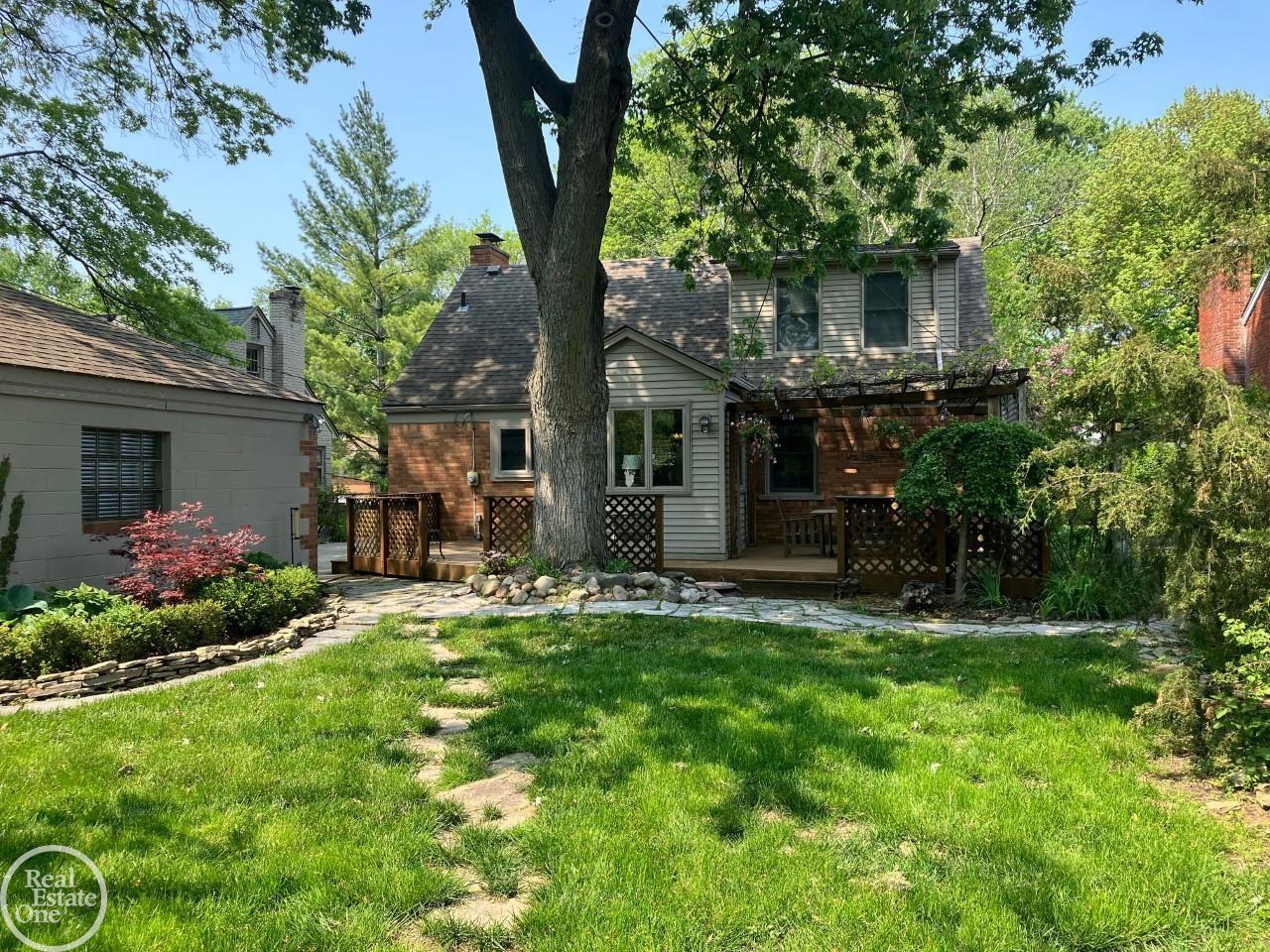 1231 Hawthorne Road Grosse Pointe, MI 48236 - Photo 39 of 41 50109491-38.JPG