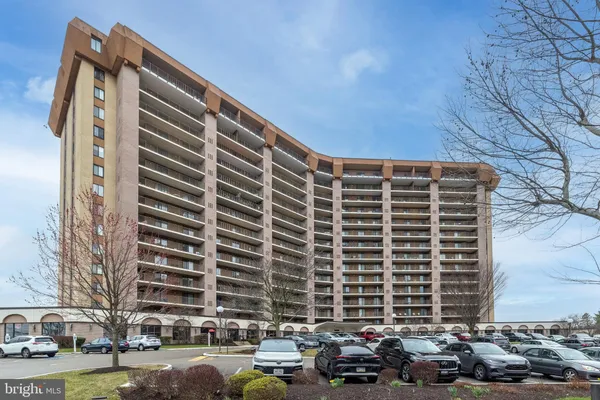 $400,000 | 10204 Valley Forge Circle, Unit 204, King of Prussia, PA 19406