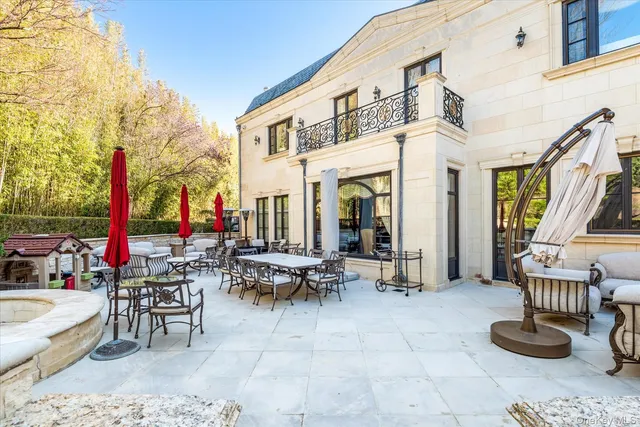 a view of outdoor space yard deck and patio