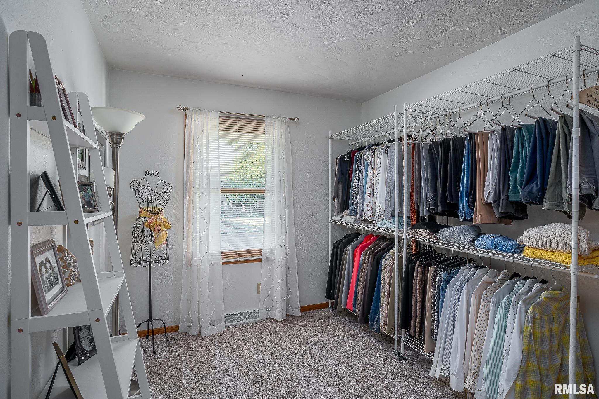 208 Westerfield Road Davenport, IA 52806 - Photo 14 of 22 Gallery Image 14