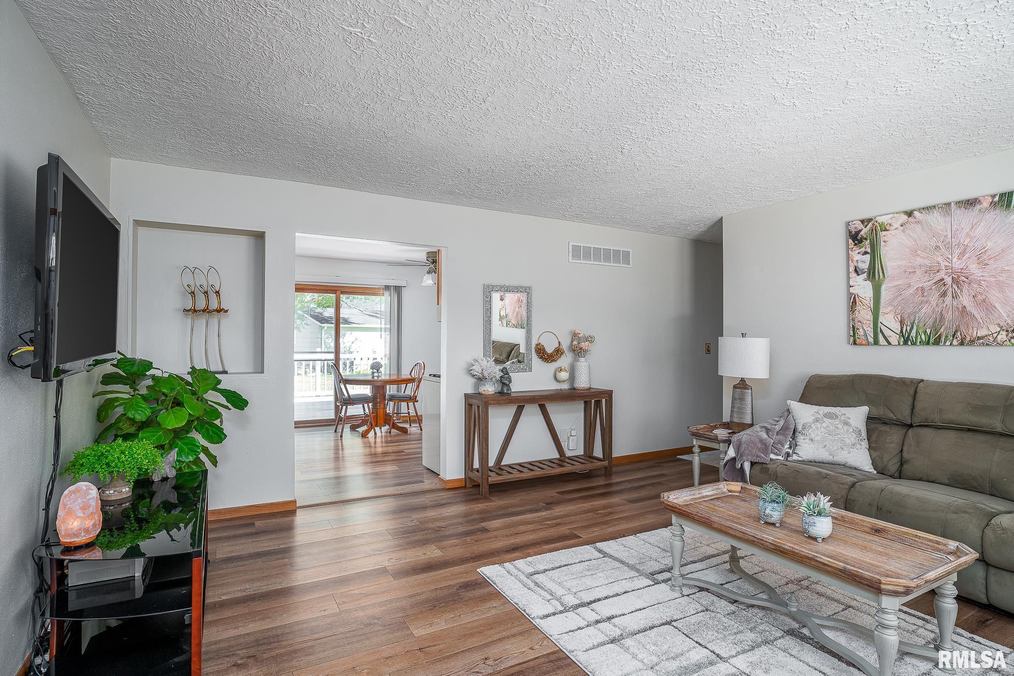 208 Westerfield Road Davenport, IA 52806 - Photo 3 of 22 Gallery Image 3