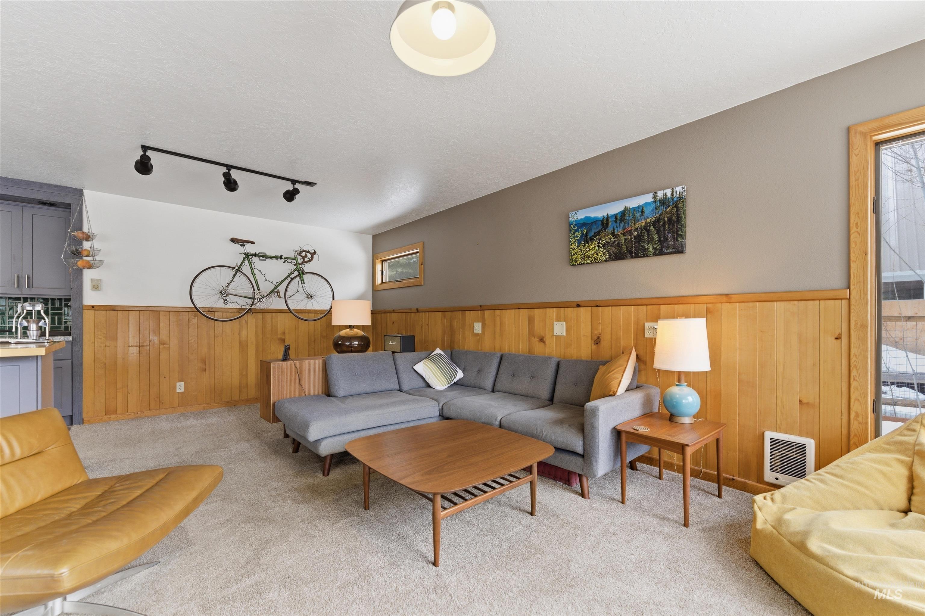 1658 Timber Circle McCall, ID 83638 - Photo 7 of 37