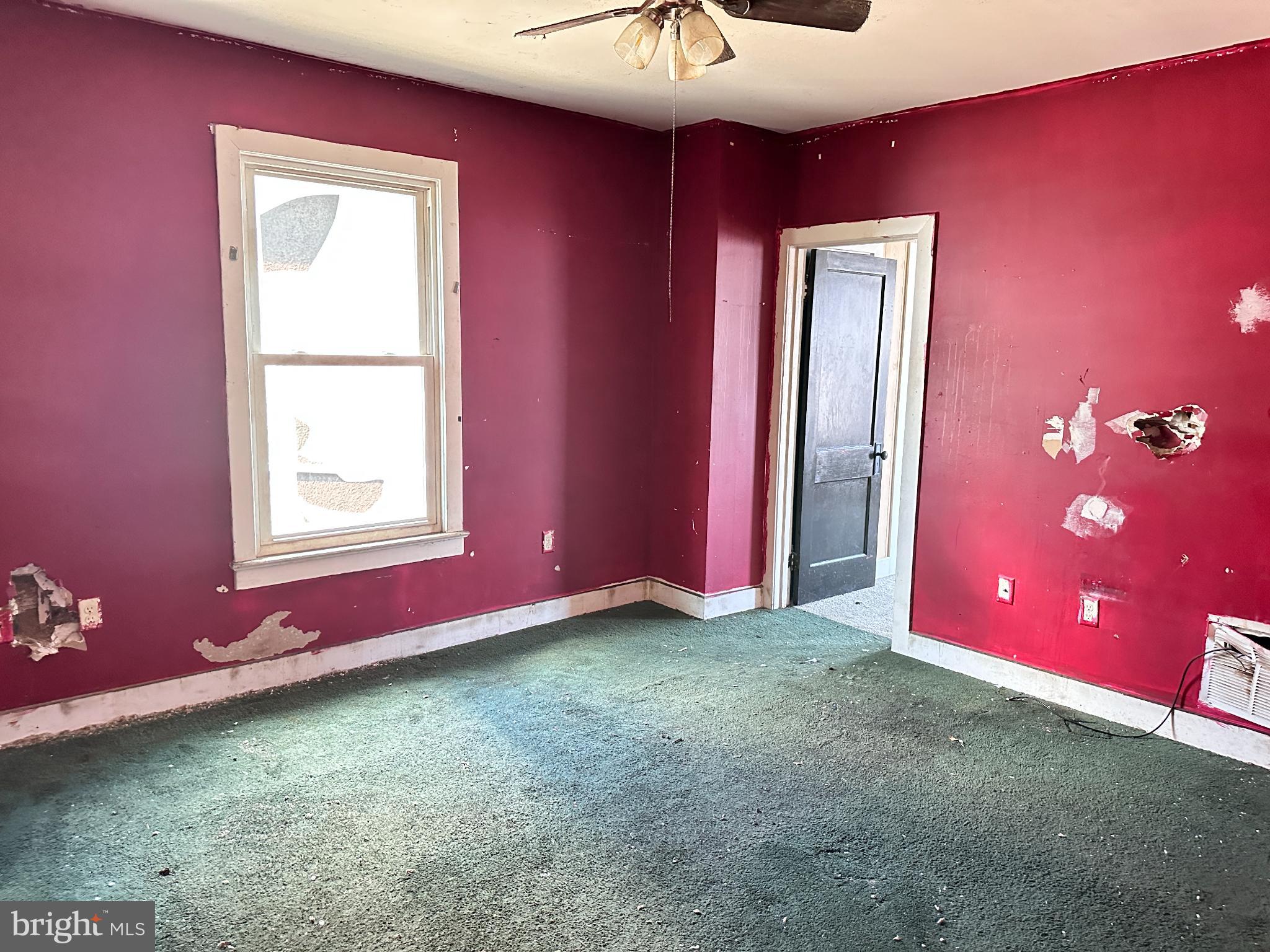 313 Park Avenue Lebanon, PA 17042 - Photo 18 of 22 a view of empty room with window