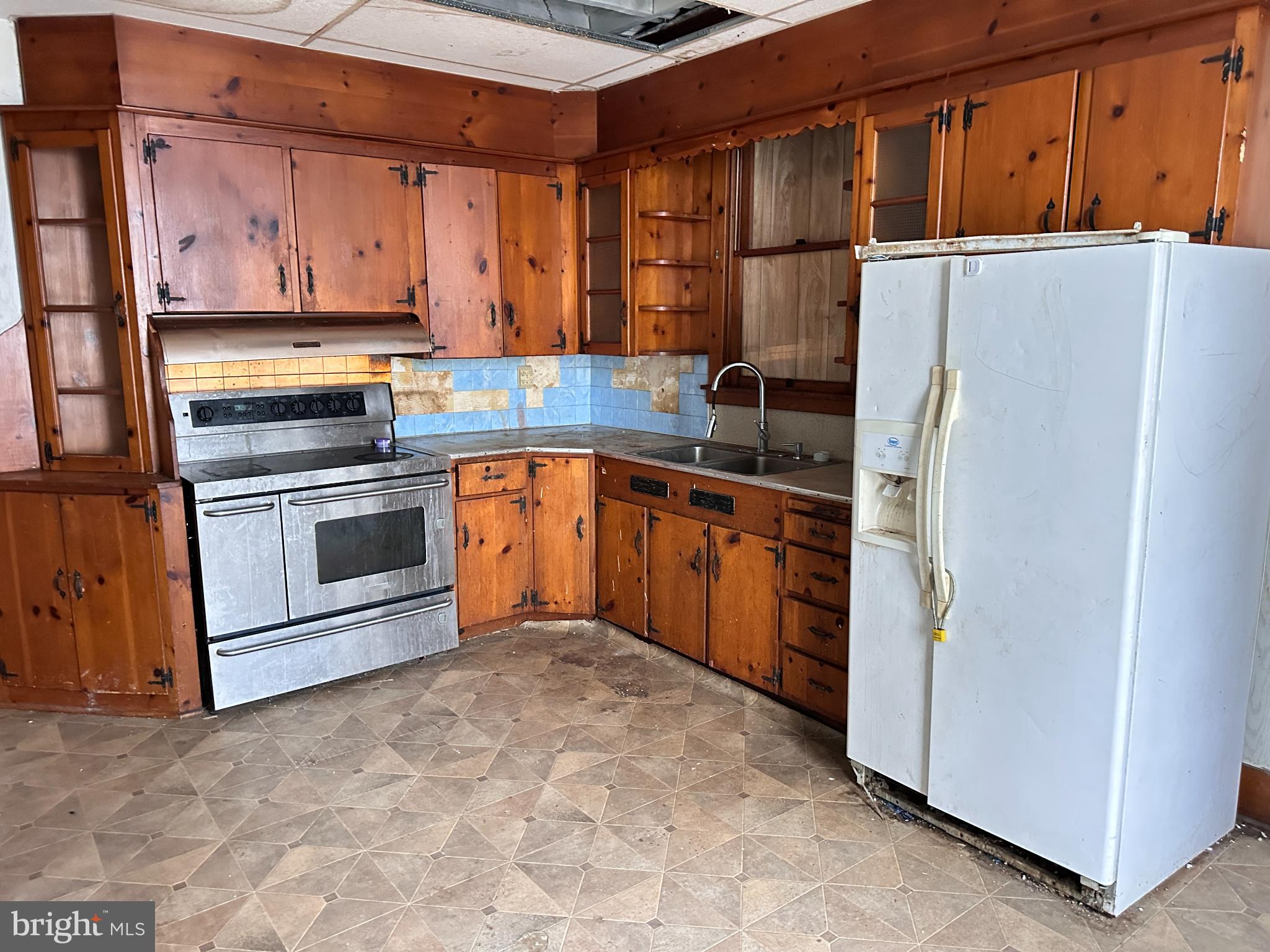 313 Park Avenue Lebanon, PA 17042 - Photo 8 of 22 a kitchen with stainless steel appliances granite countertop a refrigerator a stove a sink and dishwasher