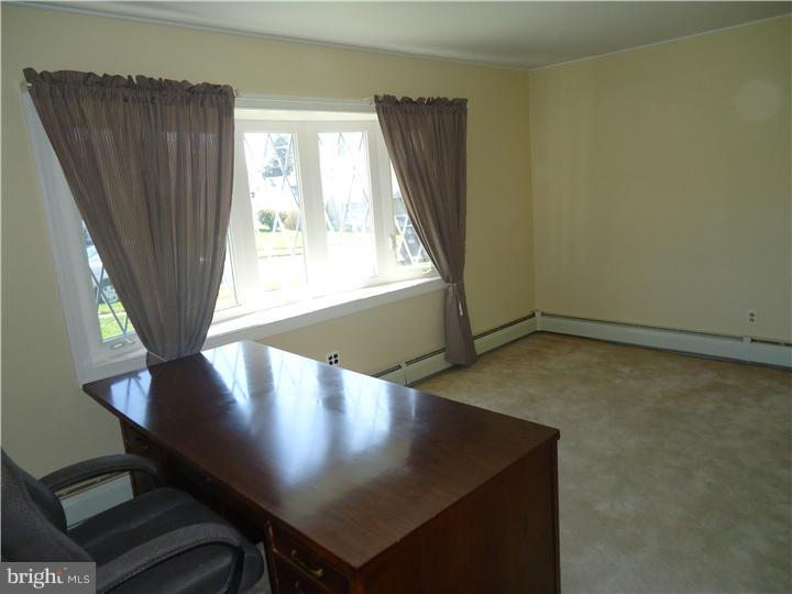 31 Hyacinth Road Levittown, PA 19056 - Photo 14 of 22 Bedroom - Main