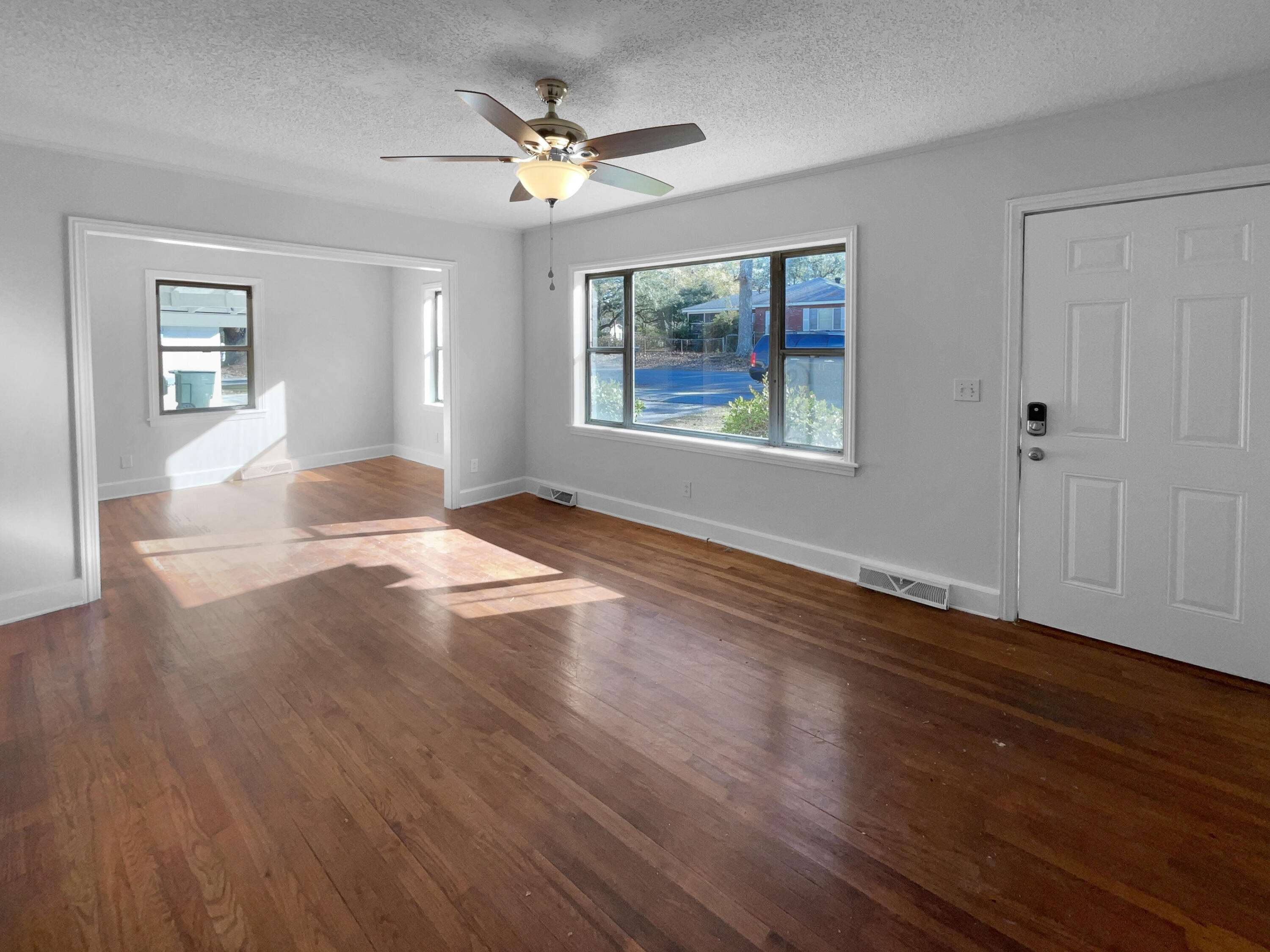 1104 Berkeley Street Hanahan, SC 29410 - Photo 3 of 18 listing_2