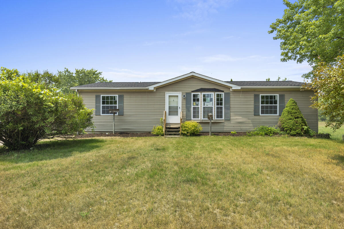 735 South Stage Road Ionia, MI 48846 - Photo 3 of 45 front