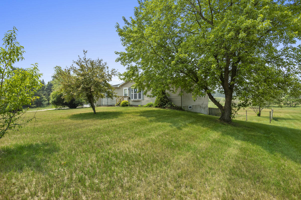 735 South Stage Road Ionia, MI 48846 - Photo 4 of 45 IMG_1001