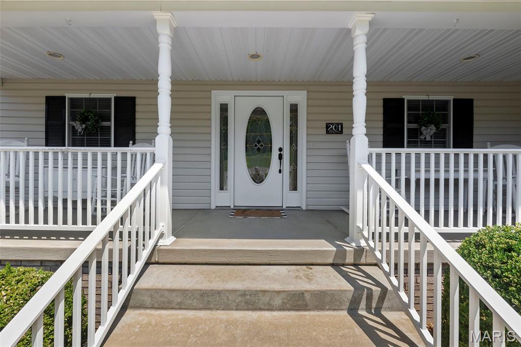 201 Estate Drive Chester, IL 62233 - Photo 4 of 47