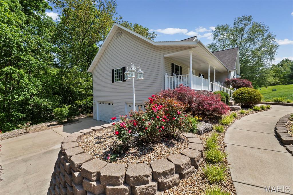 201 Estate Drive Chester, IL 62233 - Photo 5 of 47