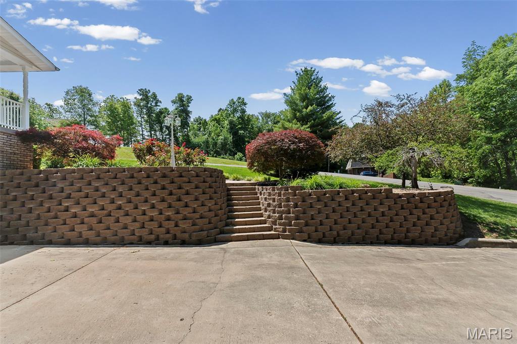 201 Estate Drive Chester, IL 62233 - Photo 7 of 47