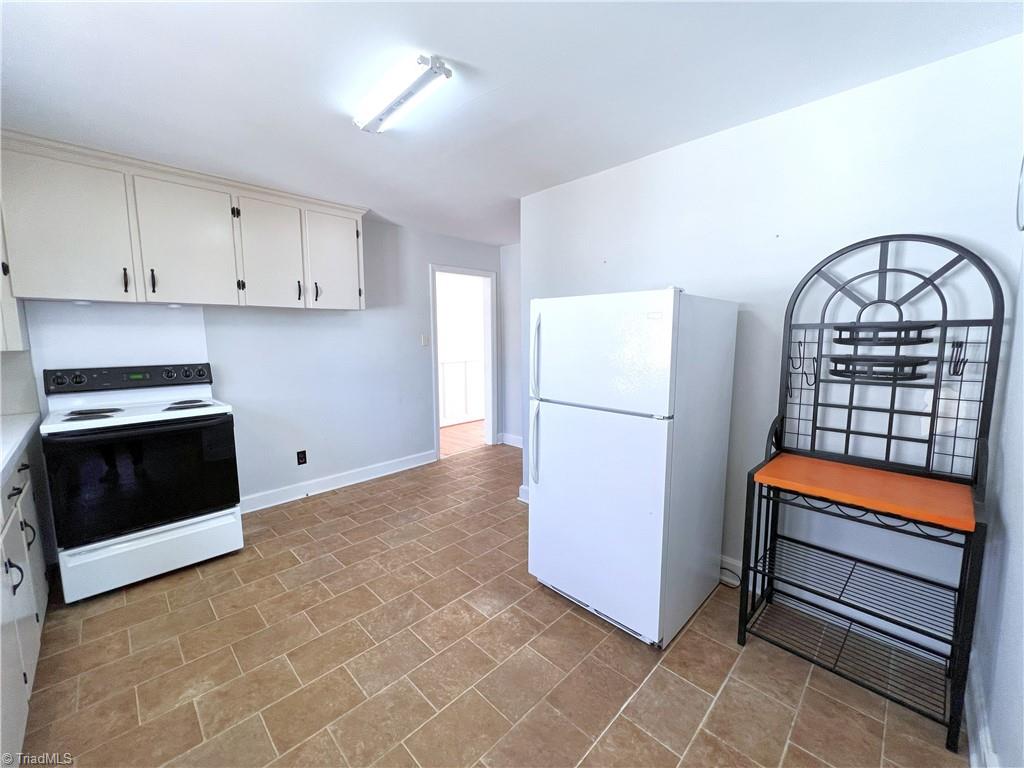 Additional kitchen view