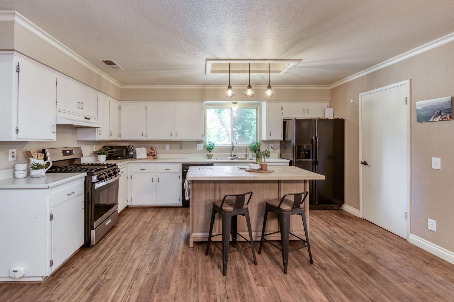 16962 East Trimmer Springs Road Sanger, CA 93657 - Photo 13 of 49 Gallery Image 13