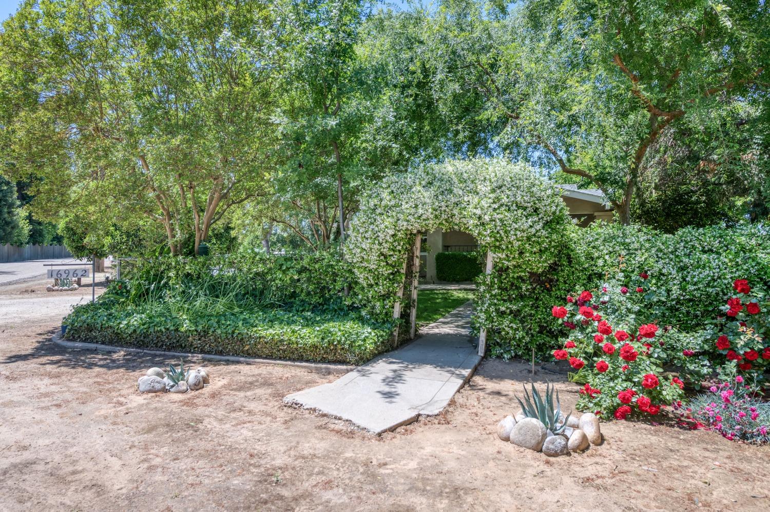 16962 East Trimmer Springs Road Sanger, CA 93657 - Photo 3 of 49 Gallery Image 3