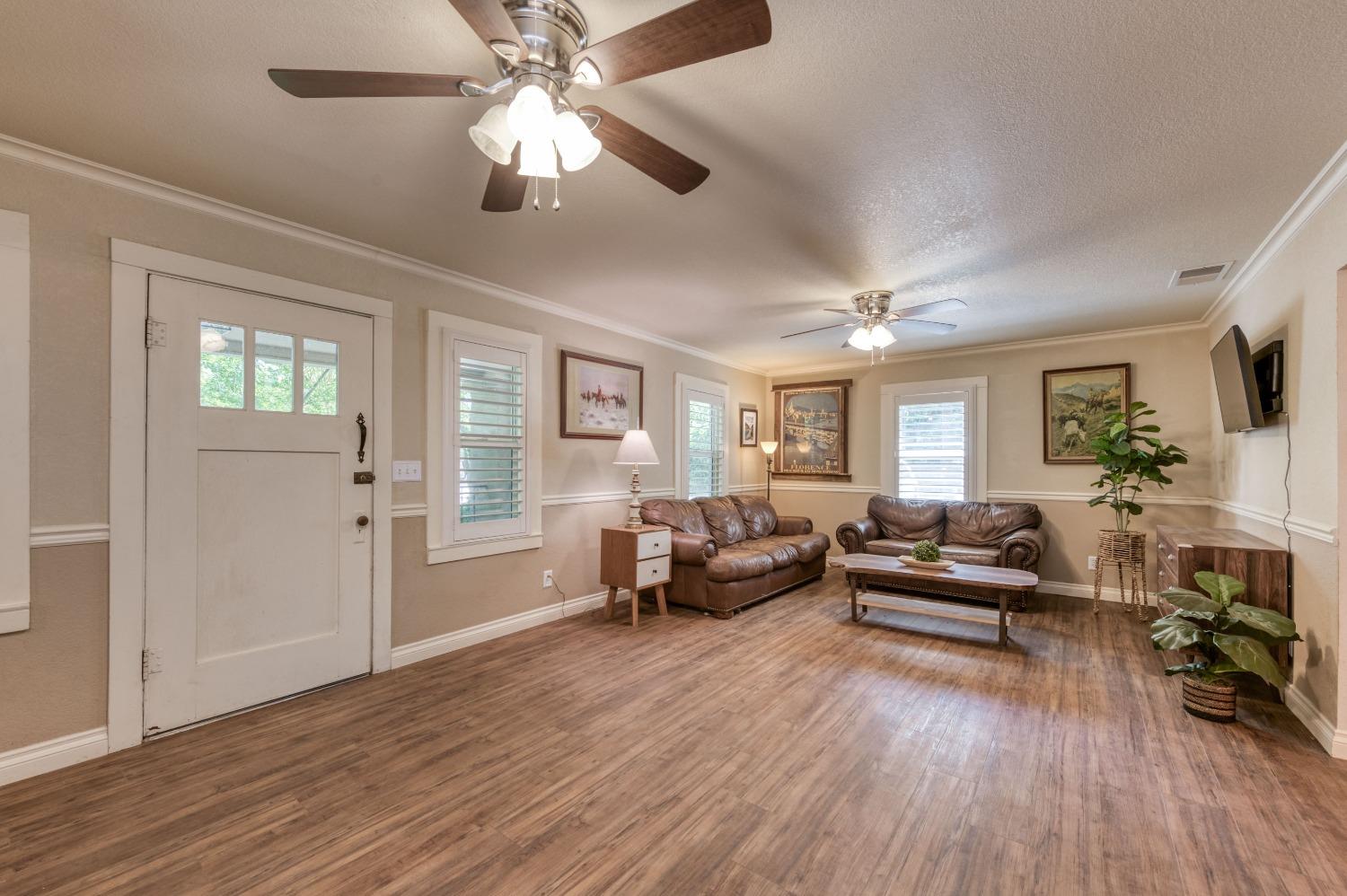 16962 East Trimmer Springs Road Sanger, CA 93657 - Photo 8 of 49 Gallery Image 8