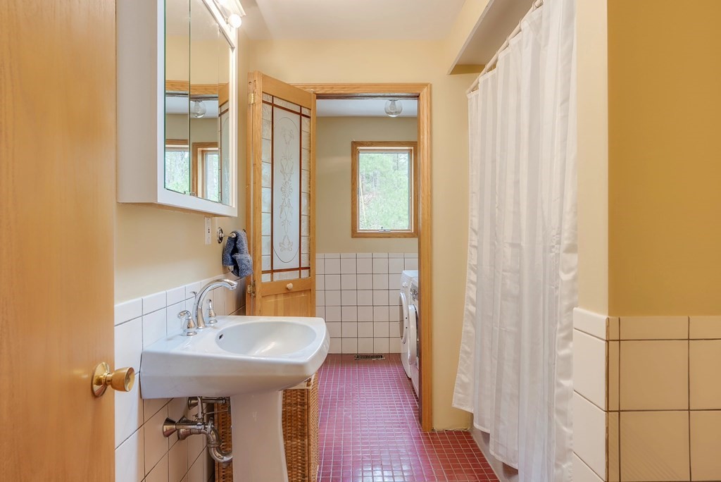 11 Pomeroy Road Andover, MA 01810 - Photo 22 of 41