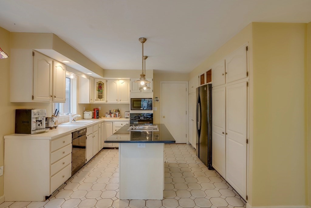 11 Pomeroy Road Andover, MA 01810 - Photo 9 of 41