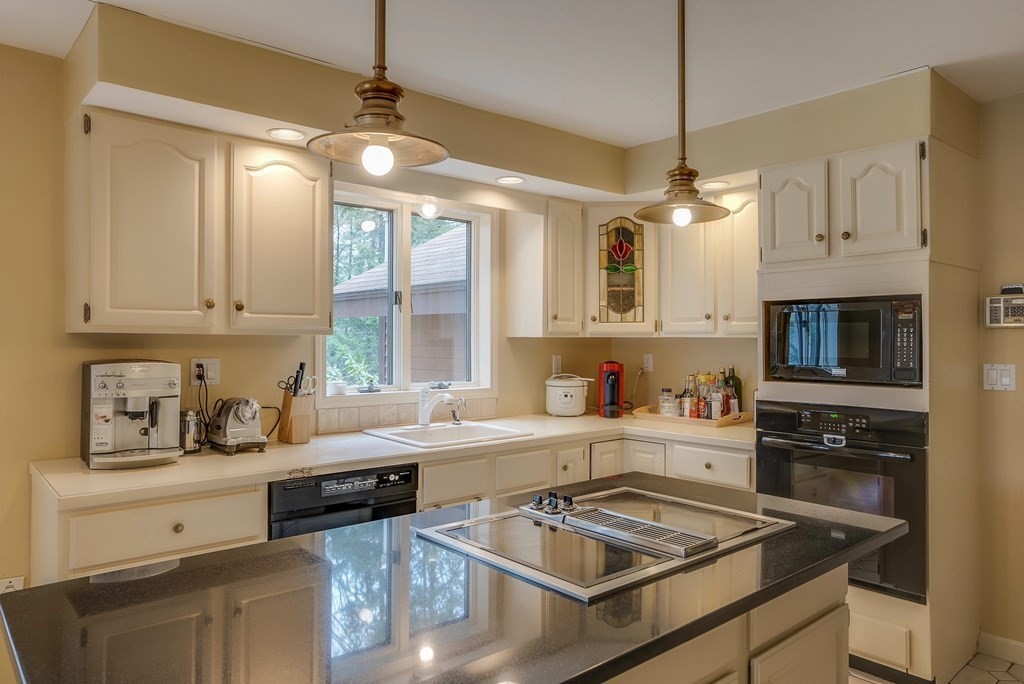 11 Pomeroy Road Andover, MA 01810 - Photo 10 of 41