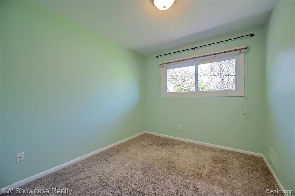 37711 Carson Street Farmington, MI 48331 - Photo 17 of 25