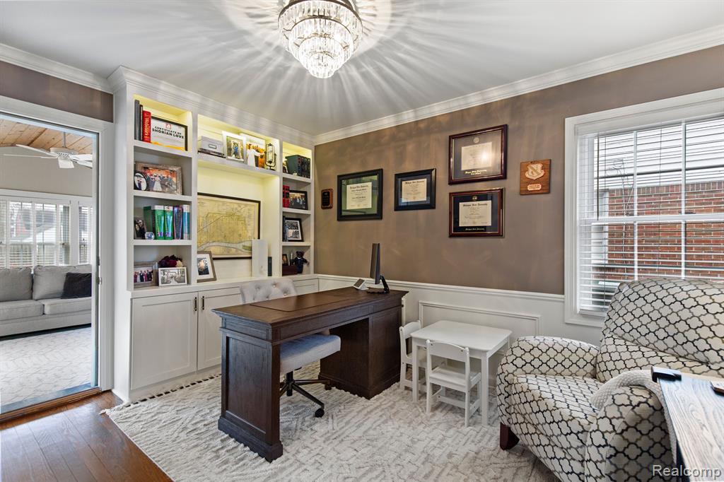 1395 Roslyn Road Grosse Pointe Woods, MI 48236 - Photo 13 of 43