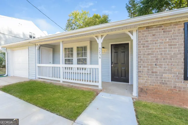 a view of an empty room and window in a room