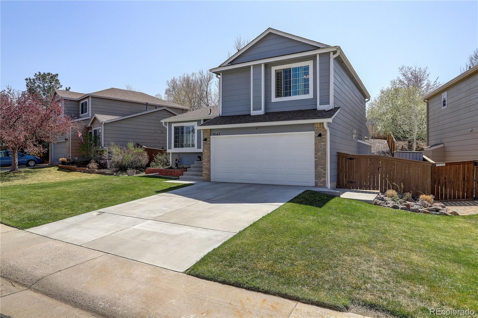 9547 South Castle Ridge Circle Highlands Ranch, CO 80129 - Photo 3 of 24