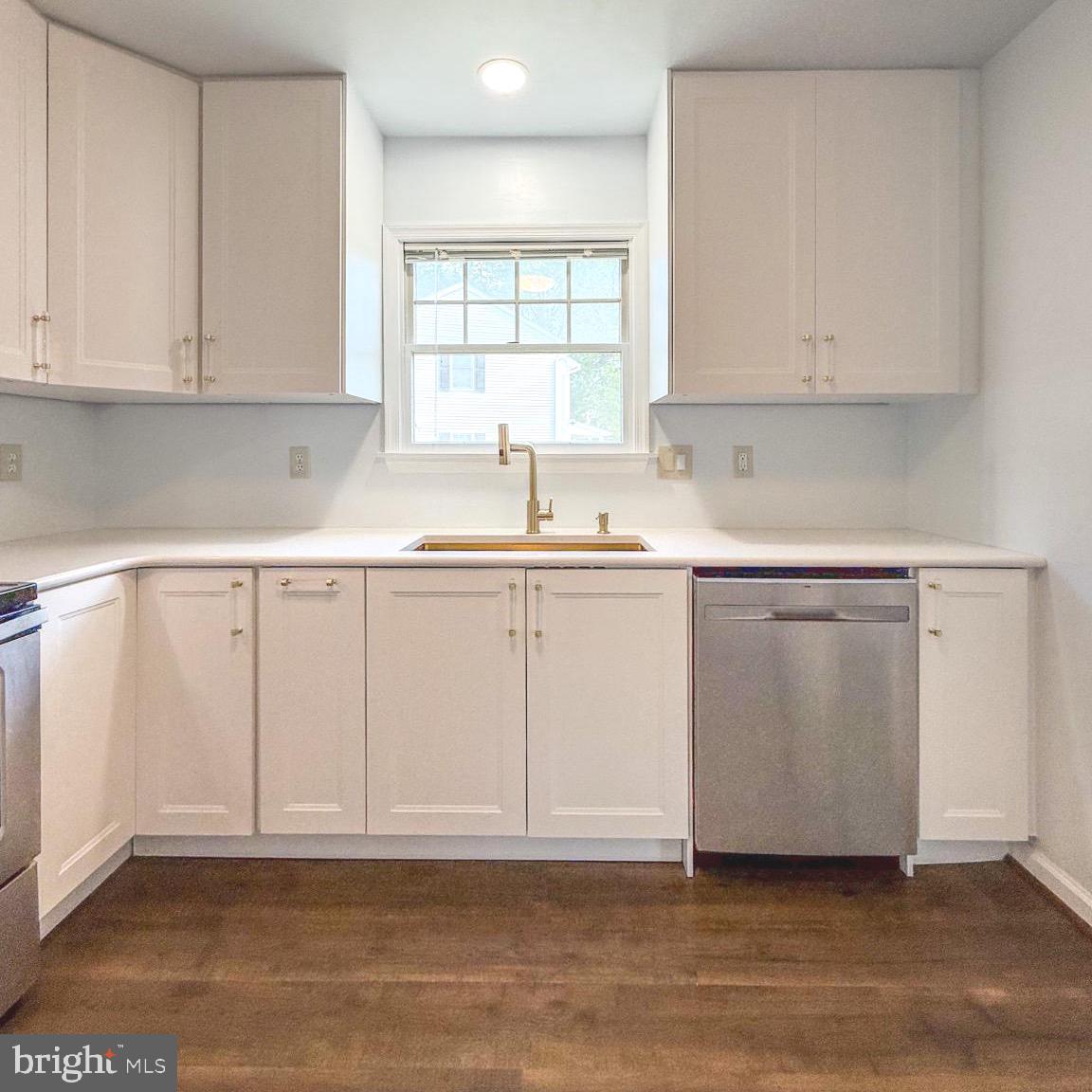 3910 Red Leaf Court Point of Rocks, MD 21777 - Photo 16 of 45 Modern kitchen with sleek finishes.