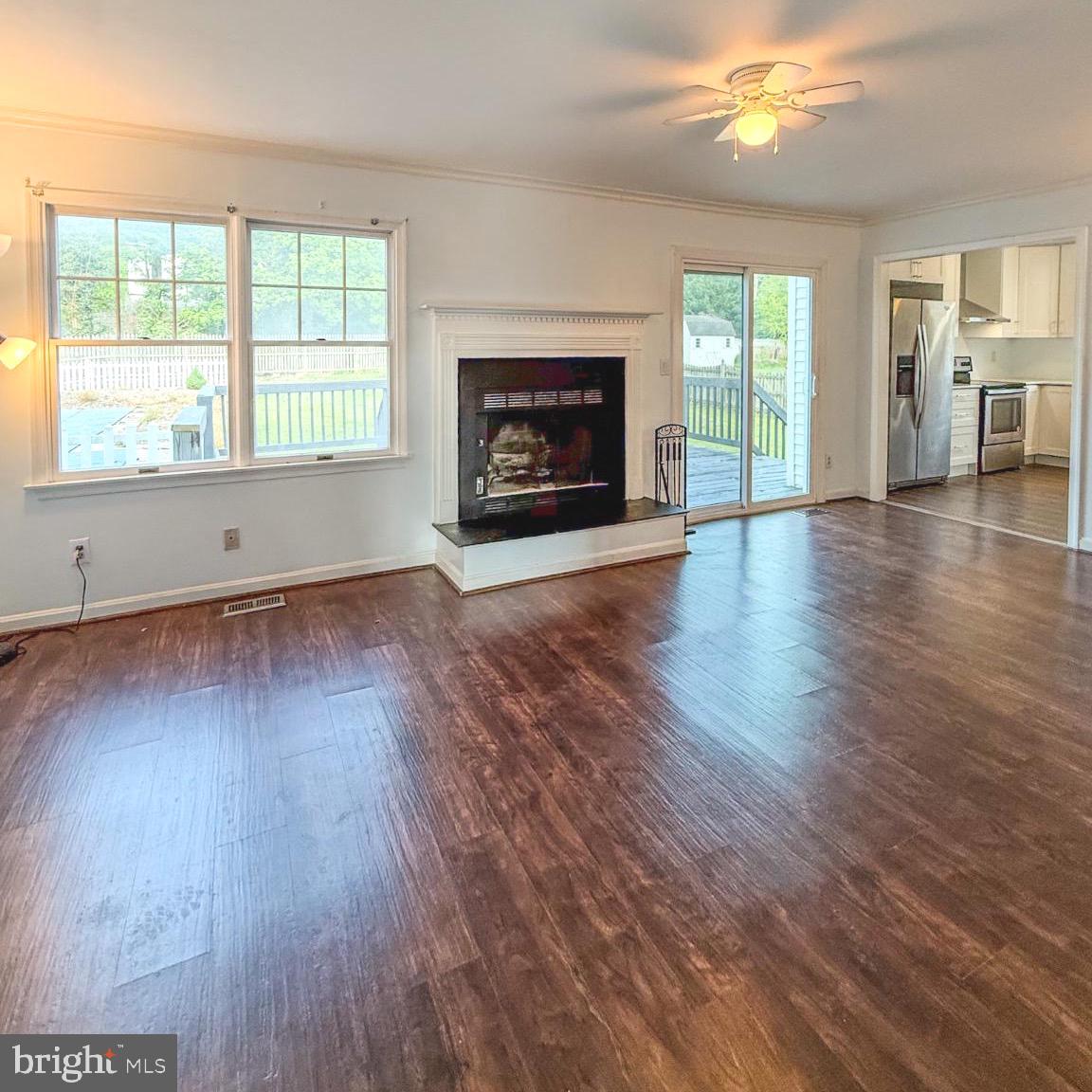 3910 Red Leaf Court Point of Rocks, MD 21777 - Photo 19 of 45 Bright and inviting living space.