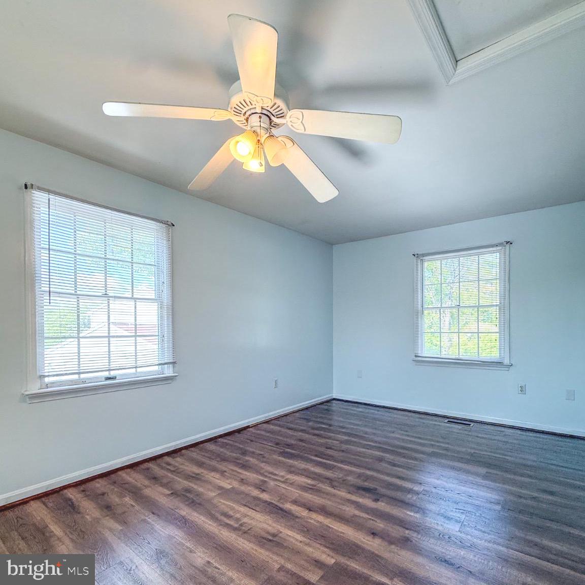 3910 Red Leaf Court Point of Rocks, MD 21777 - Photo 25 of 45 Bright and airy room with charm.