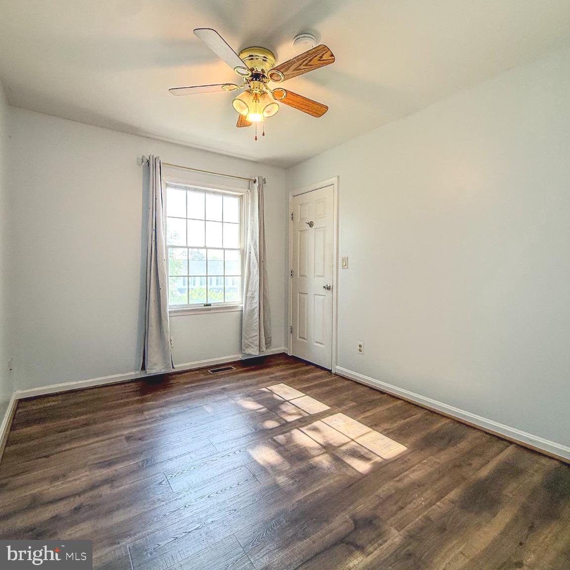 3910 Red Leaf Court Point of Rocks, MD 21777 - Photo 9 of 45 Bright and airy room with charm.