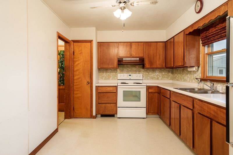 1993 South Bolton Road Freeport, IL 61032 - Photo 12 of 50