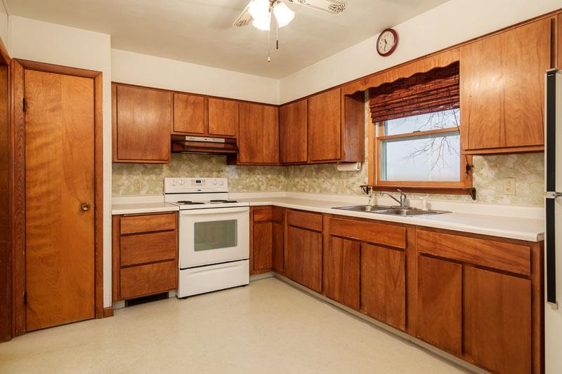 1993 South Bolton Road Freeport, IL 61032 - Photo 13 of 50