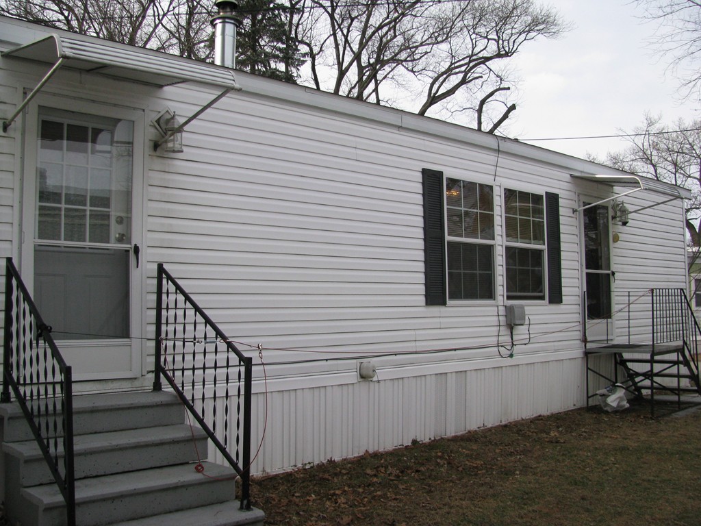 1760 Westover Road Chicopee, MA 01020 - Photo 3 of 14 Gallery Image 3