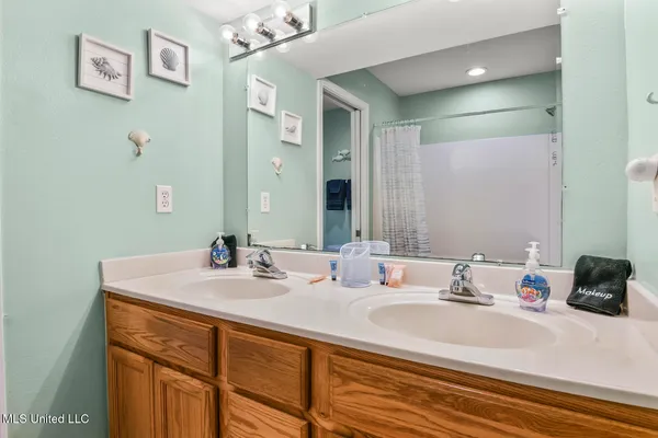 $2,295 | 1664 Beach Boulevard, Unit 65, Biloxi, MS 39531