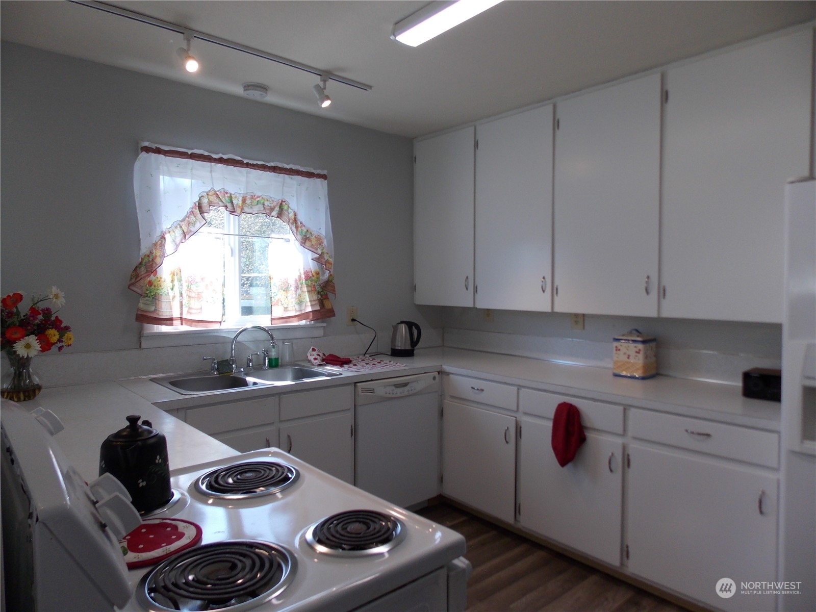 543 Silverbrook Road Randle, WA 98377 - Photo 9 of 22 Gallery Image 9