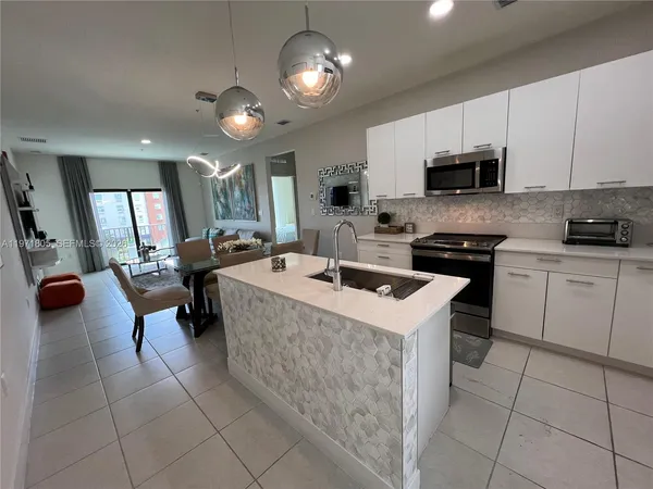 $3,750 | 8001 Northwest 41st Street, Unit 406, Doral, FL 33166