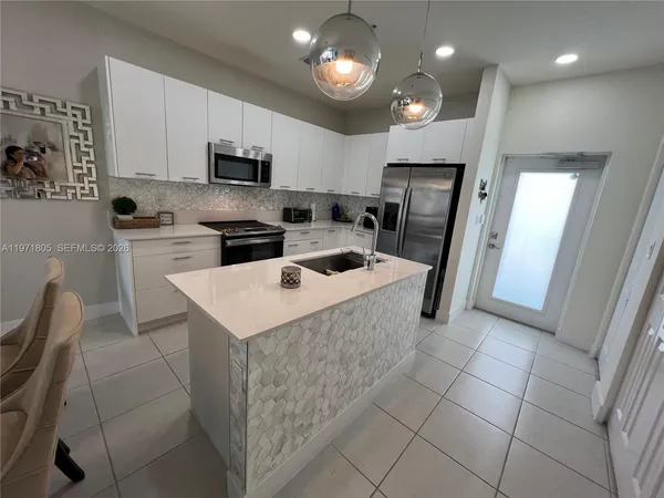 $3,750 | 8001 Northwest 41st Street, Unit 406, Doral, FL 33166