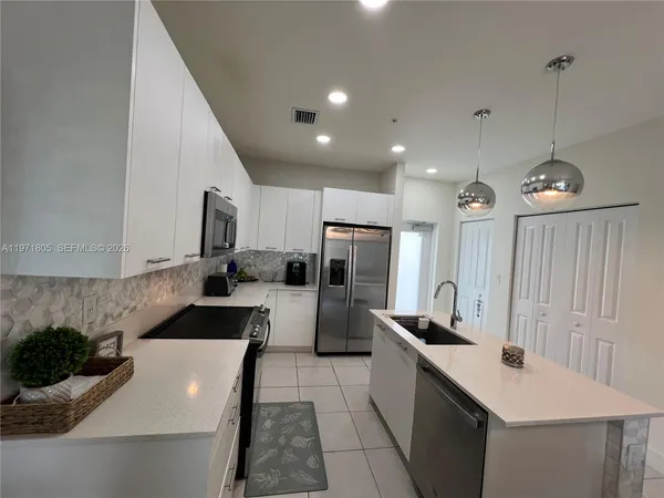 $3,750 | 8001 Northwest 41st Street, Unit 406, Doral, FL 33166