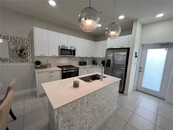 $3,750 | 8001 Northwest 41st Street, Unit 406, Doral, FL 33166