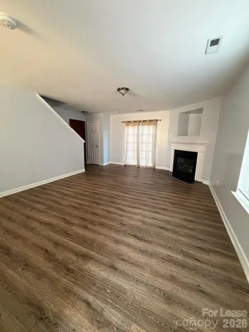 $1,600 | 1987 8th St Lane Southeast, Hickory, NC 28602