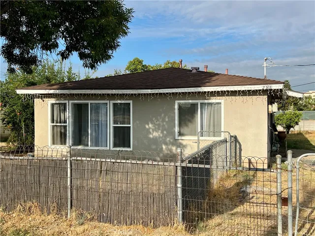 $2,200 | 2288 South Gardena Street, San Bernardino, CA 92408