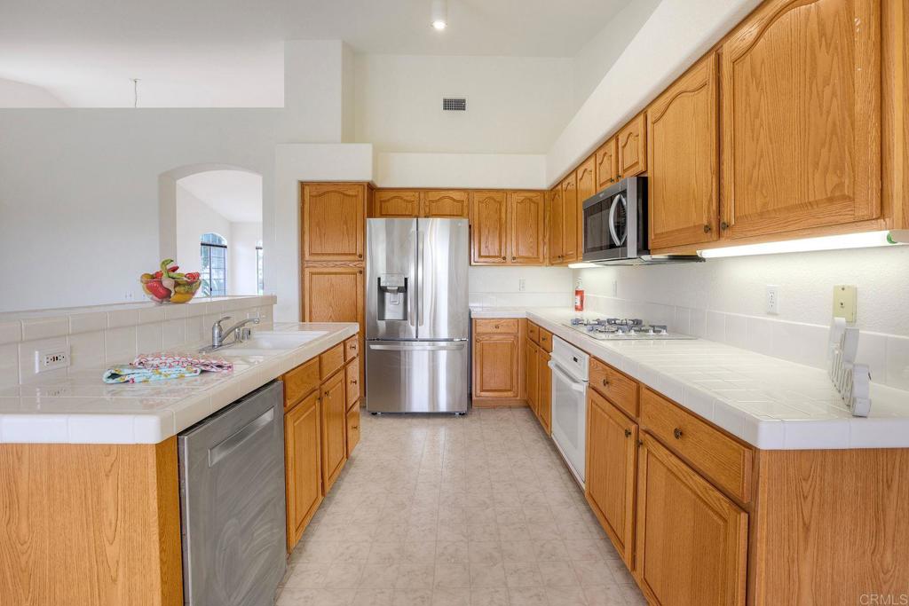 31852 Corte Montecito Temecula, CA 92592 - Photo 18 of 37